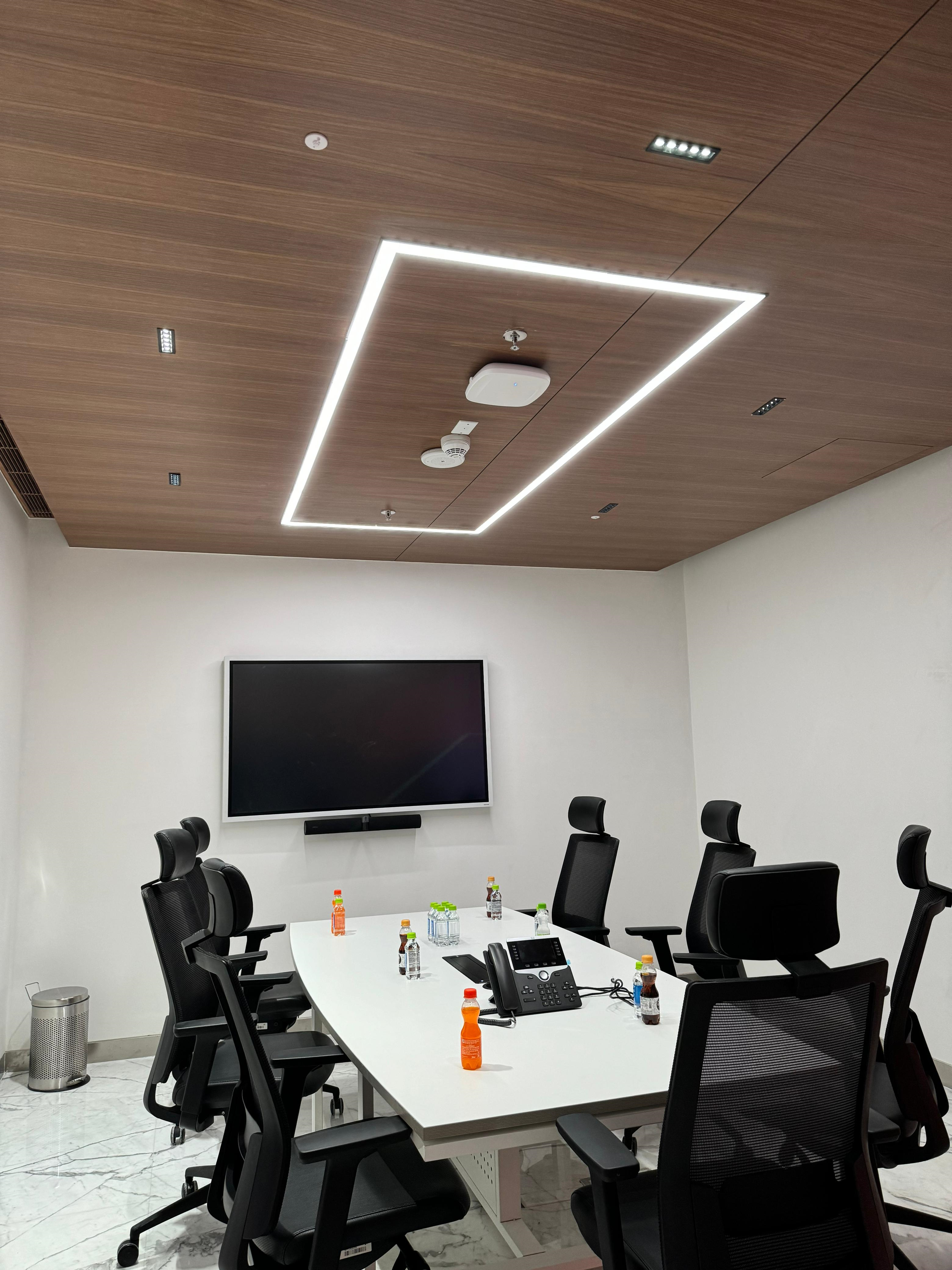 Meeting room DC frame lighting